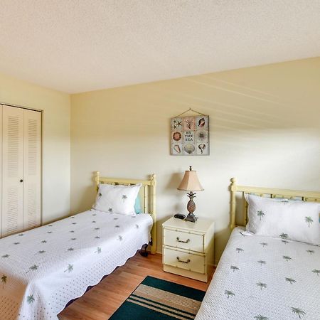 Coastal Condo With Balcony Walk To Madeira Beach! St. Pete Beach Bagian luar foto
